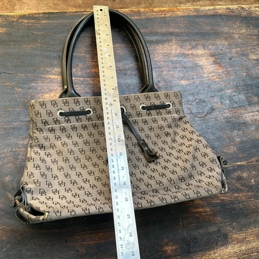 Dooney & Bourke authentic  classic vintage Handbag Gray & Black